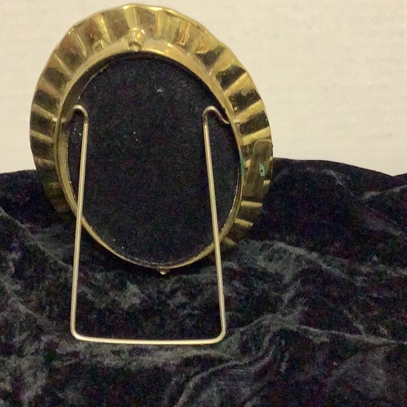 Solid Brass 6” tall Scalloped edge black velour backing photo frame - Picture 3 of 4